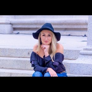 Meet your Posher, Caitlin